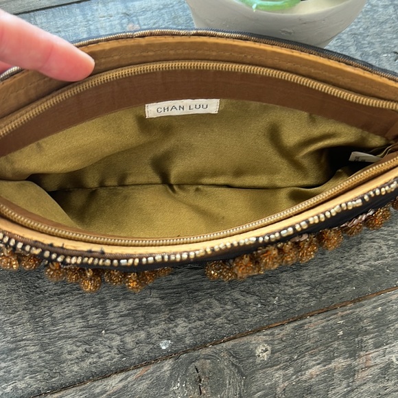 VINTAGE CHAN LUU CLUTCH - Picture 5 of 8
